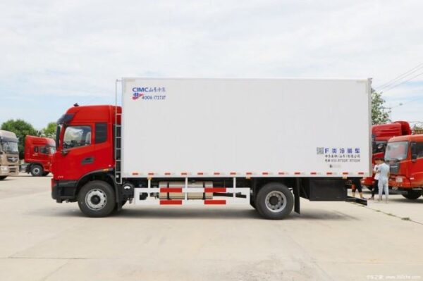 Refrigerated truck