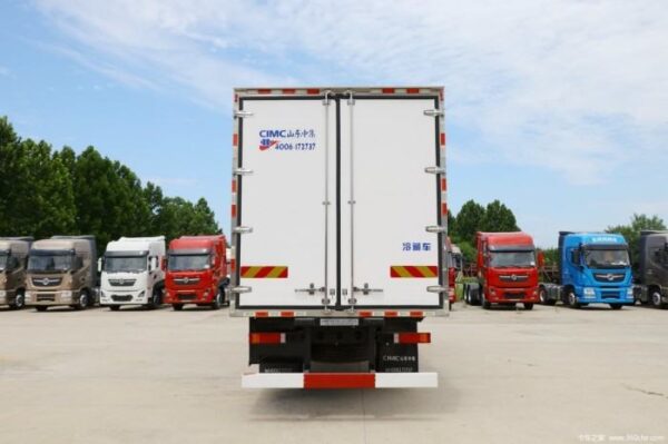 Refrigerated truck