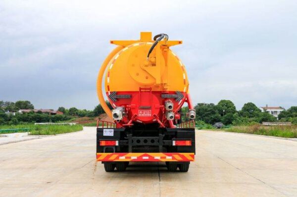 Sewer Cleaning Truck