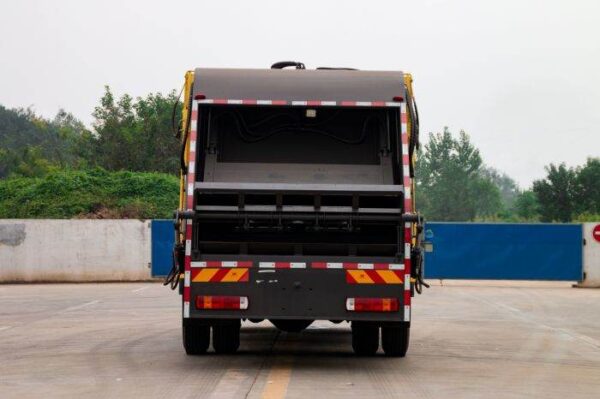 Foton 14m³ garbage truck for sale - Image 3