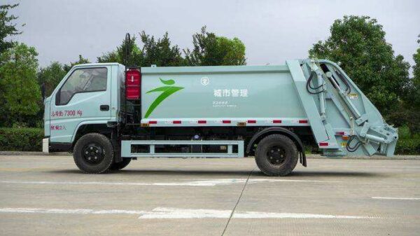 Compactor garbage truck