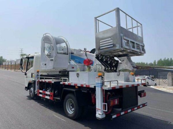 28m Truck Mounted Aerial Lifts HOWO - Image 5