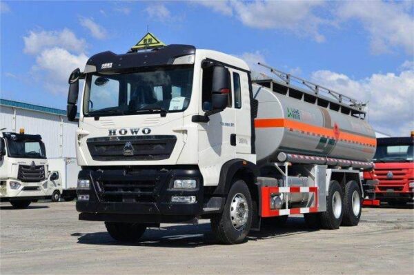 HOWO fuel tanker
