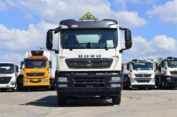HOWO fuel tanker