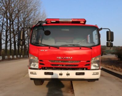 Пожарная машина с цистерной для воды ISUZU