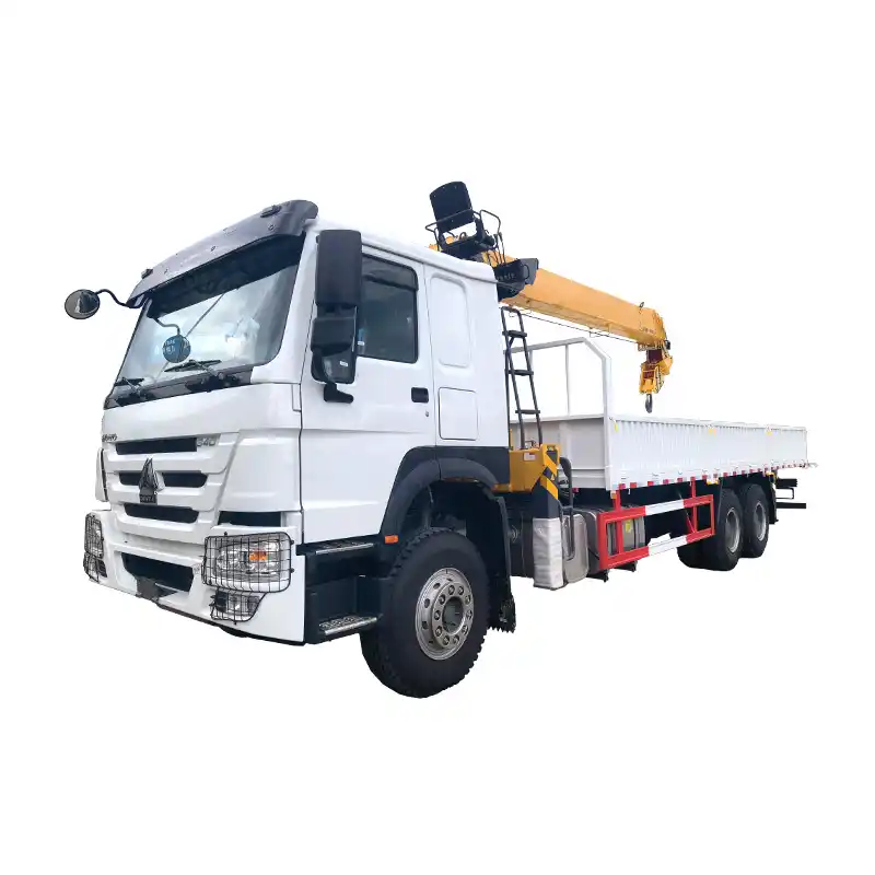 Grúa sobre camión HOWO de 12 toneladas 12-Ton Truck-Mounted Crane HOWO - Imagen 1
