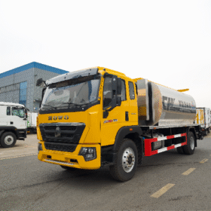 Асфальтораспределительный грузовик 10000 л HOWO